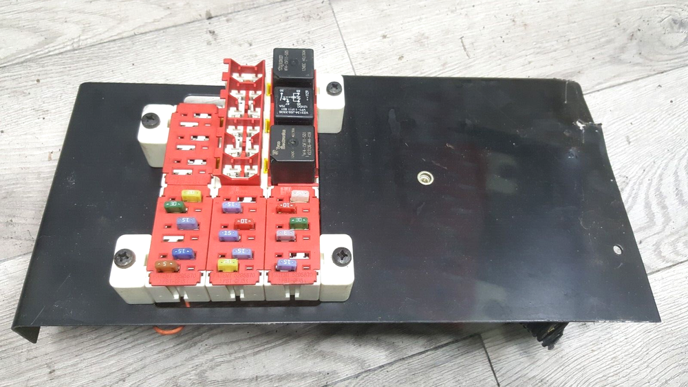 FREIGHTLINER FUSE BLOCK 5295870