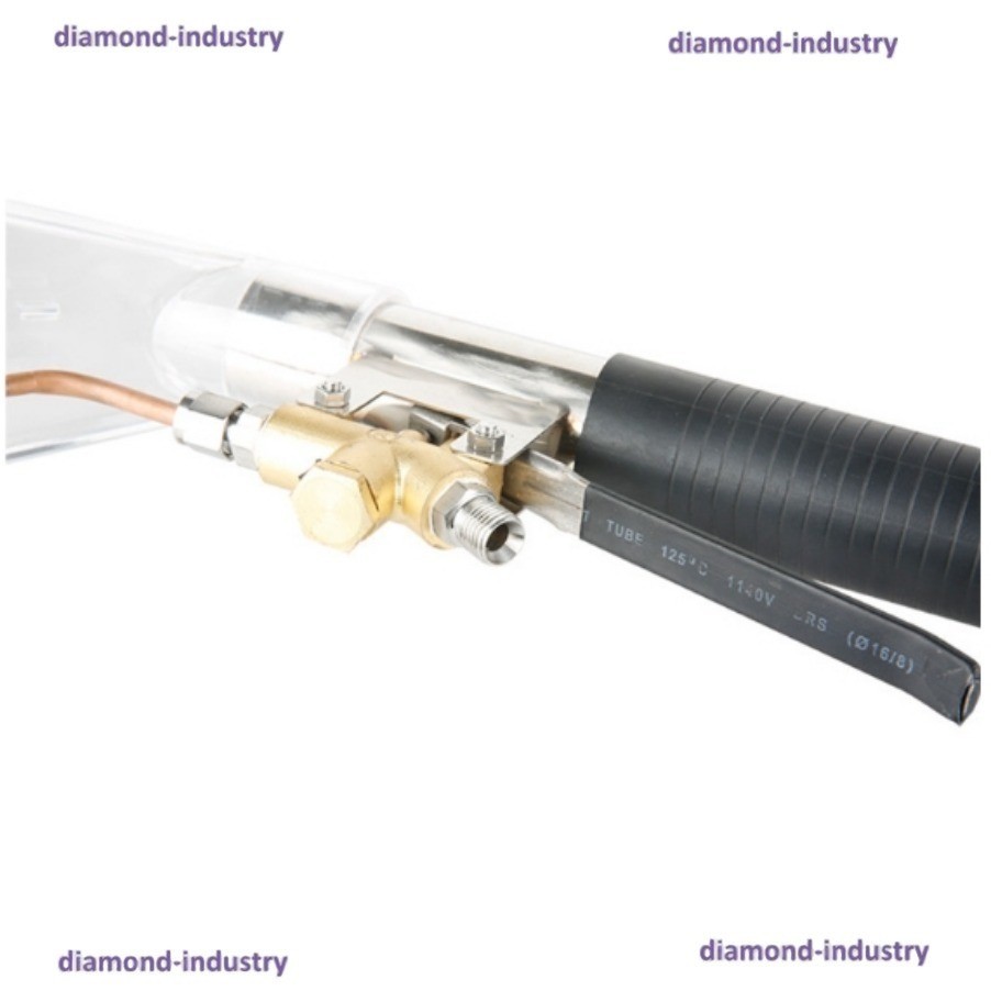 Automobile interior dusting and water spraying manual tool