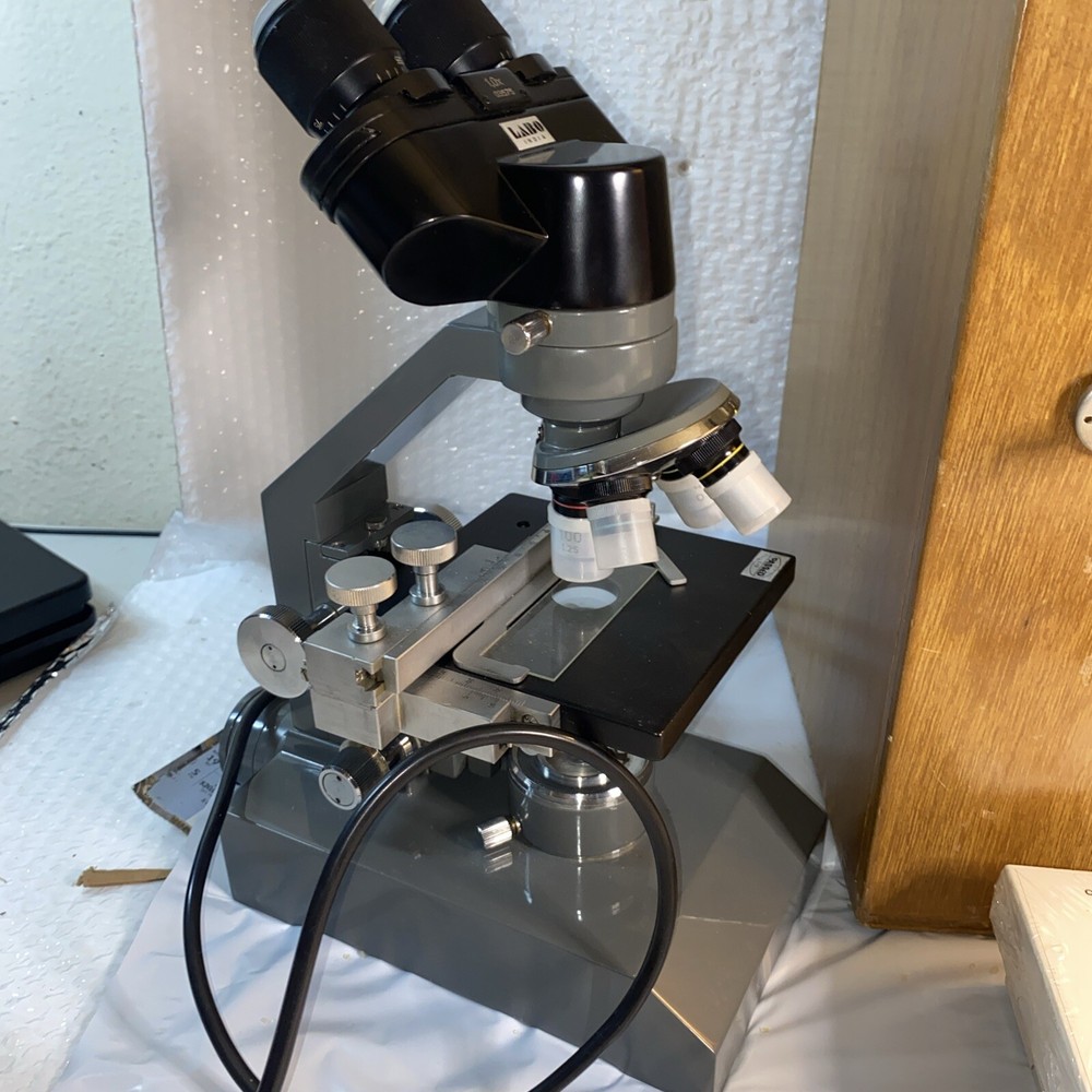 Vintage LaBo Research Microscope SL No. 03575 *read*