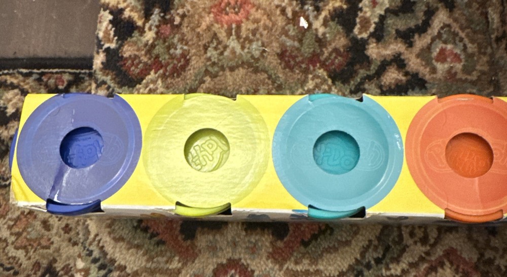 Hasbro Play-Doh 4-Pack - 4oz Containers in Assorted Colors