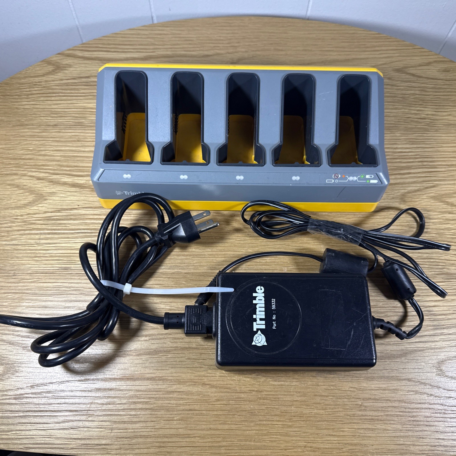 Trimble 57550-00 5-Bay Battery Charger Power Kit w/ AC Adapter Tested