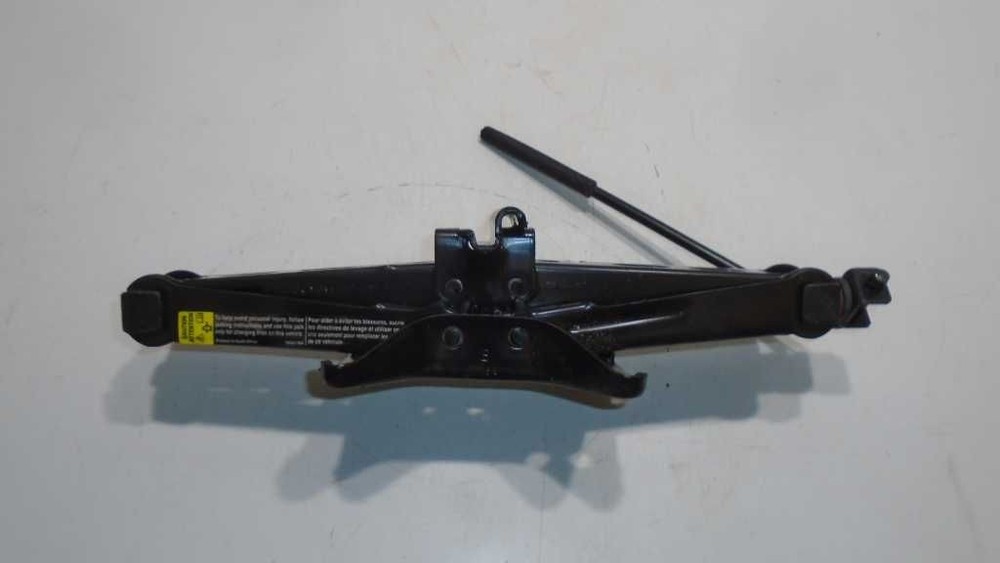 JACK & TOOL KIT FITS 2002 CAVALIER 4DR SDN 594857