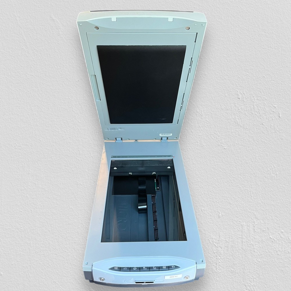Microtek ScanMaker i800 Scanner Flatbed 48 Bit Color 9600x4800 DPI CCD Untested