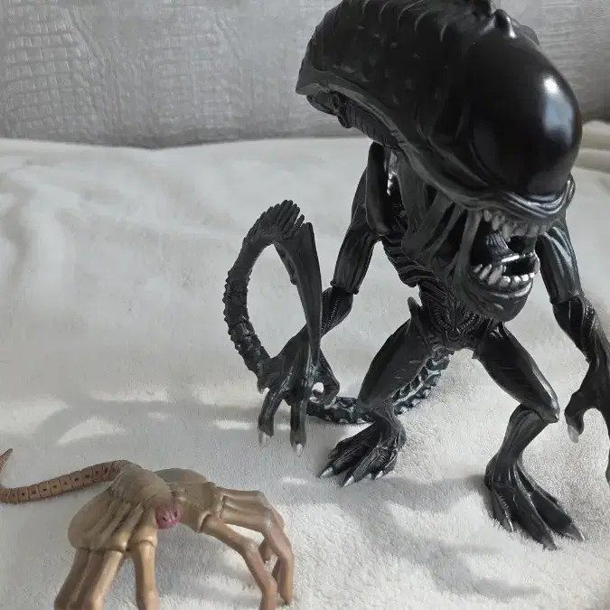 ThreeB AVP-R Alien Figure Unopened