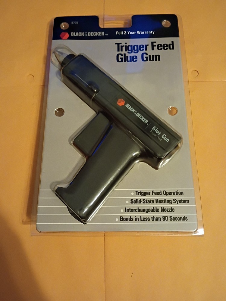 New in Package Black & Decker  Trigger Feed Glue Gun Model #9735
