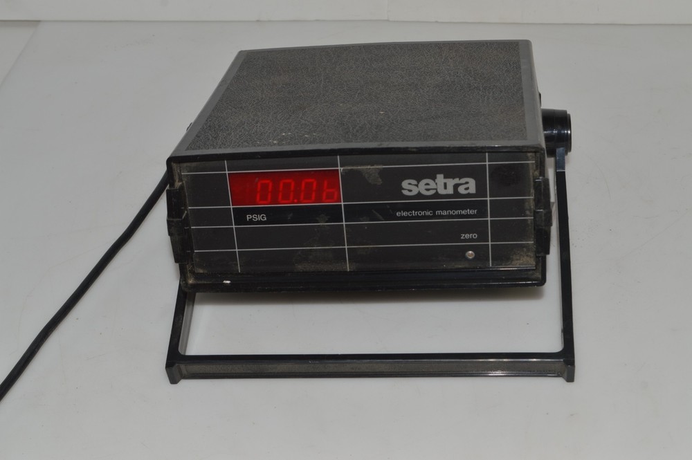 *RB* SETRA MODEL 350-1 ELECTRONIC  MANOMETER  (AUL12)