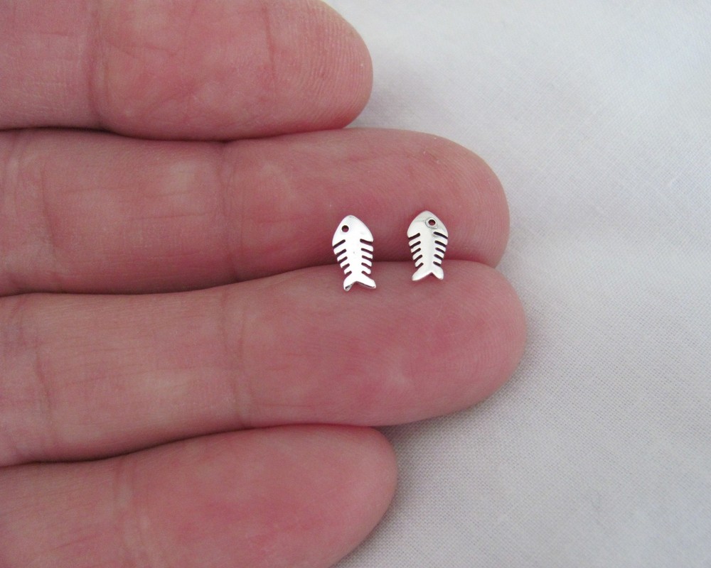 Sterling Silver 7.5mm Fish bones post stud earrings