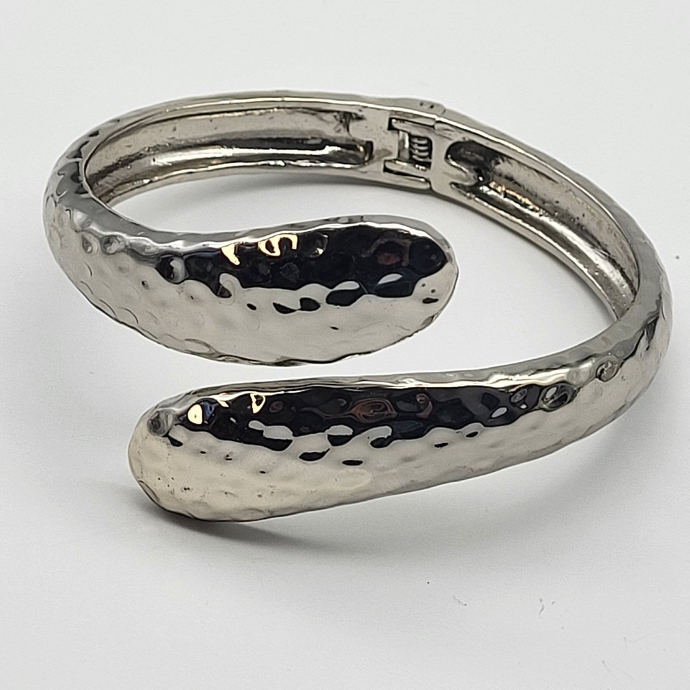 Fun hammered silvertone clamper hinged bracelet Fun resort Boho