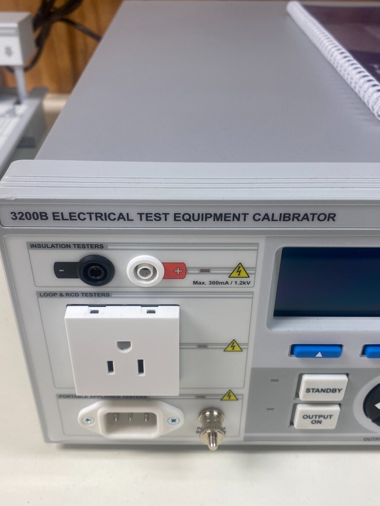 3200B Electrical Test Equipmnet Calibrator