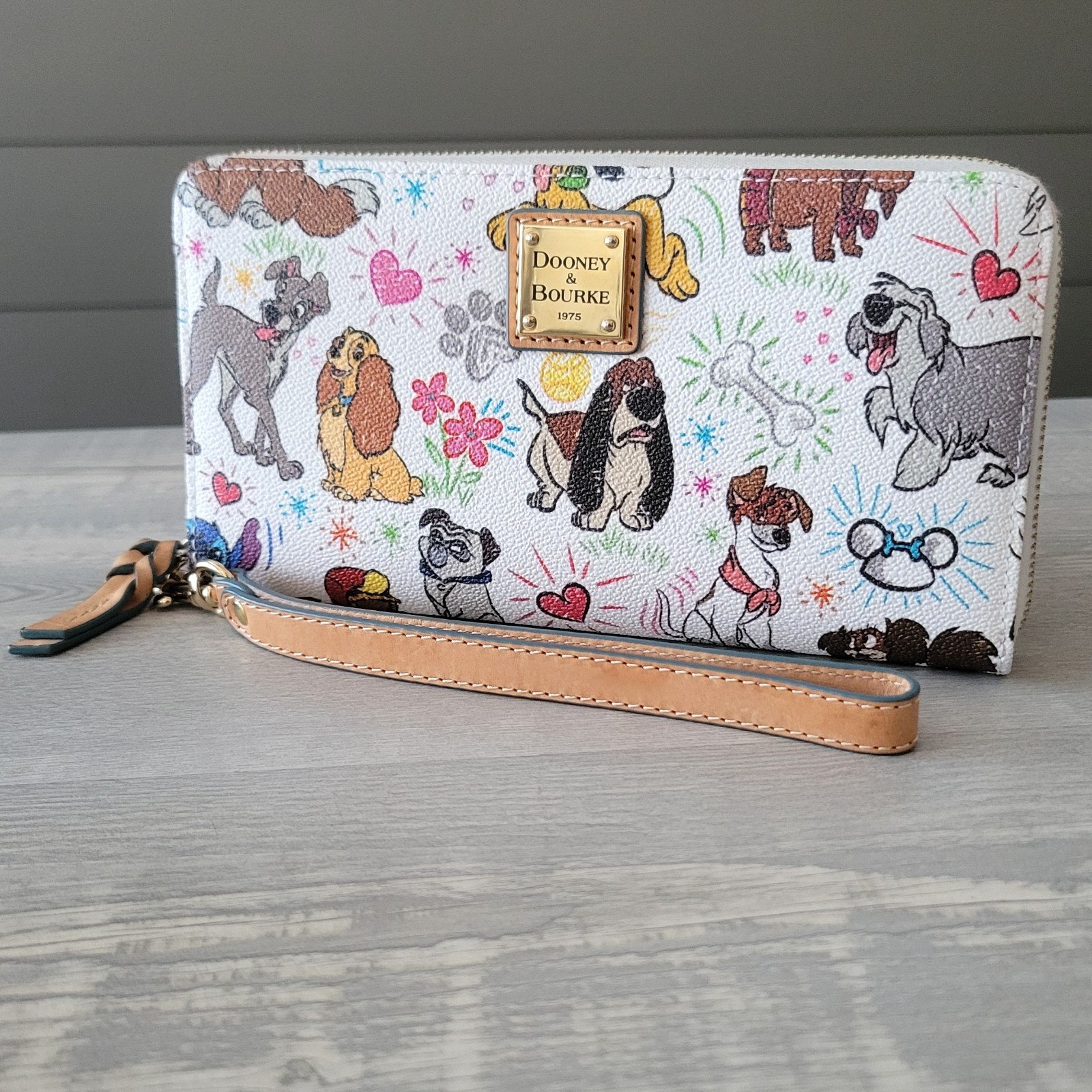 Disney Dooney & Bourke Sketch Disney Dogs Zip Wallet Wristlet Carried Once EUC