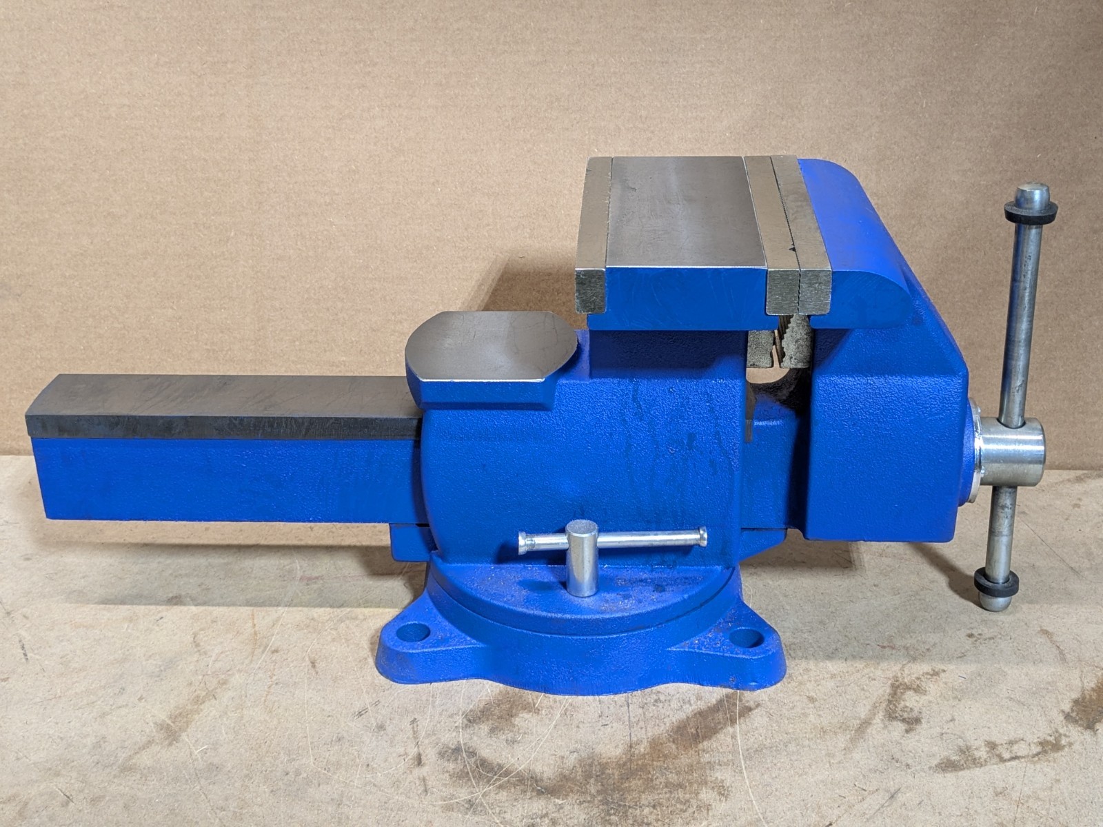 Yost Reversible Bench Vise w/ Swivel Base 8" Jaw Width 8.5" / 12.5" Opening