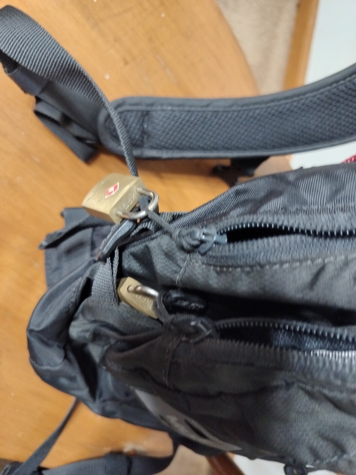 Camelbak M.U.L.E. Hiking Bikinig Camping Backpack Black No Bladder Locks Zippers