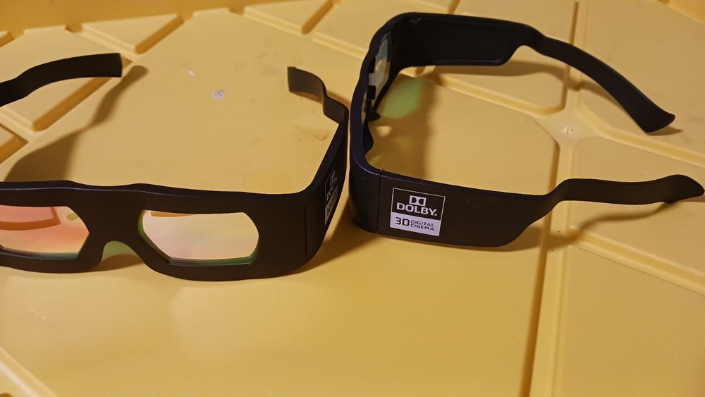 3d glasses DOLBY  (2) TWO  PAIRS