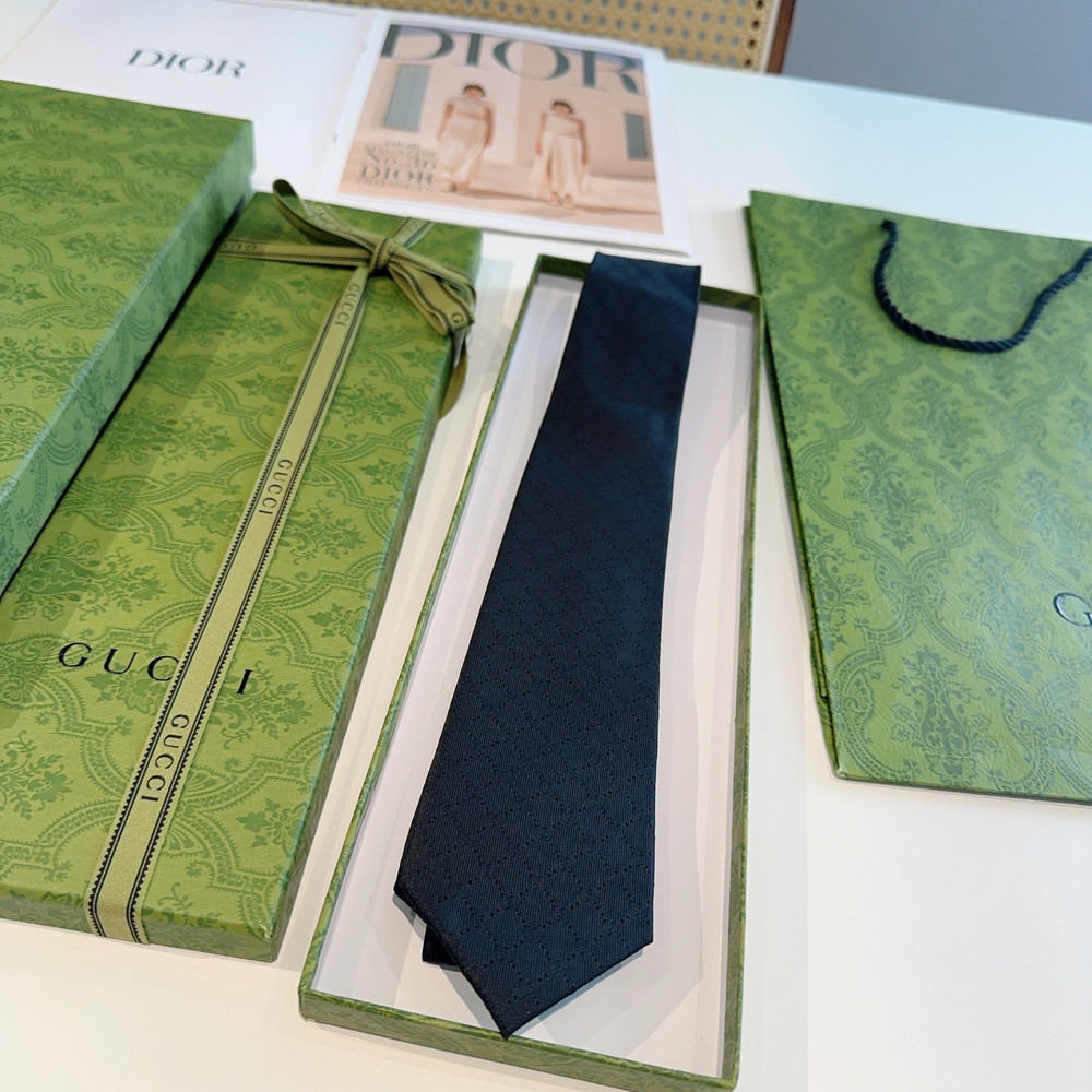 Gucci Tie Mens 100% Silk Black GG interlocking pattern logo ~