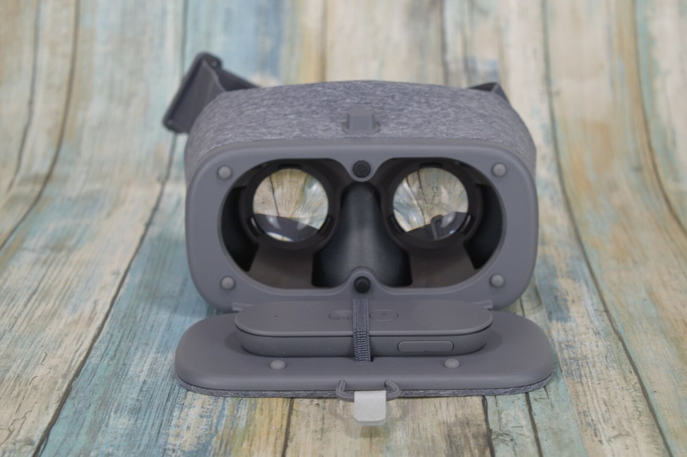 Google Daydream View VR Headset Grey Slate Smartphone Virtual Reality Controller