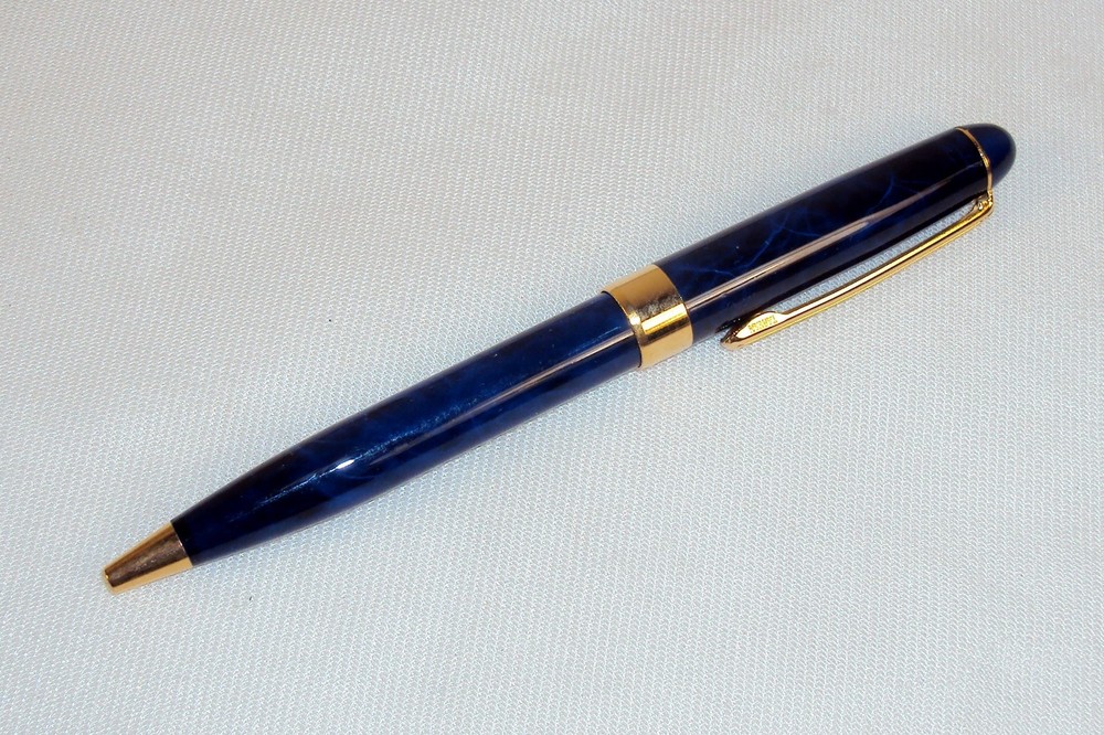Executive 2 Ballpoint Pen Gift Set ~ Red & Blue Marble Pattern w/Gold Tone Trim