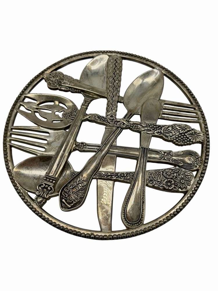 Vintage Wall Hanging Silver Art Co. Silver Plated Flatware Hot Plate Trivet 9”
