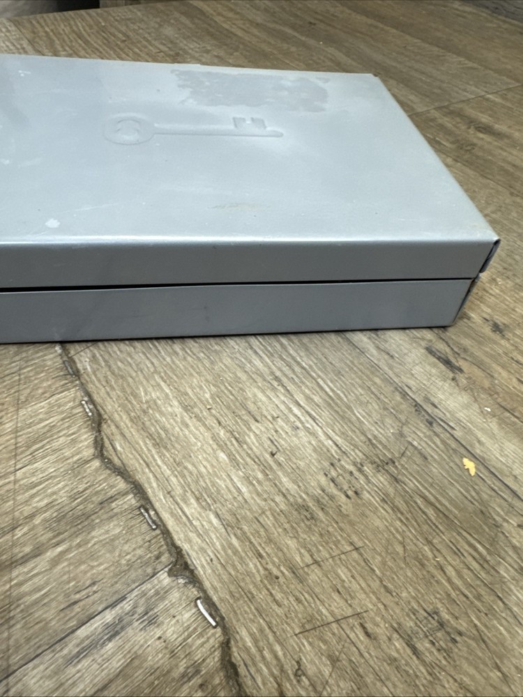 IKEA KARBO GREY COLOURED METALLIC WALL MOUNTED SECURITY KEY SAFE