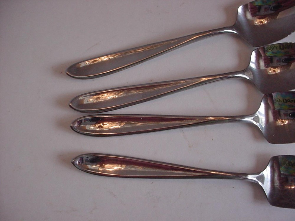(8) Fruit / grapefruit spoons in the Cascade pattern Towle Supreme Stainless