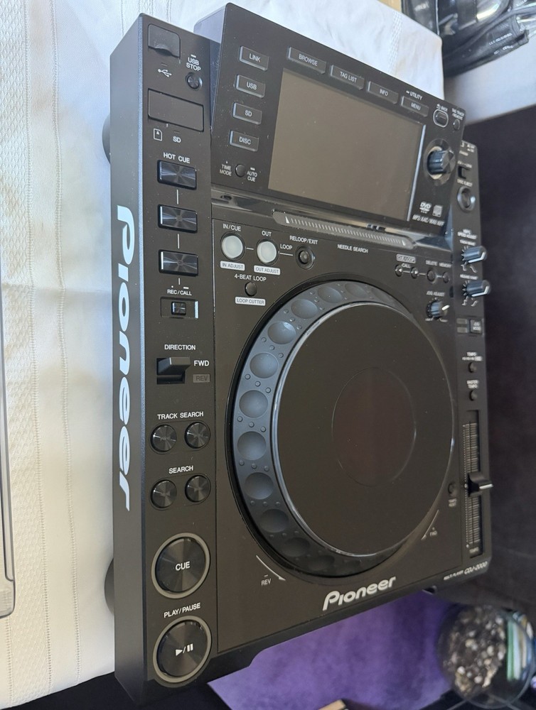 Pioneer CDJ-2000 Professional - Mint Condition
