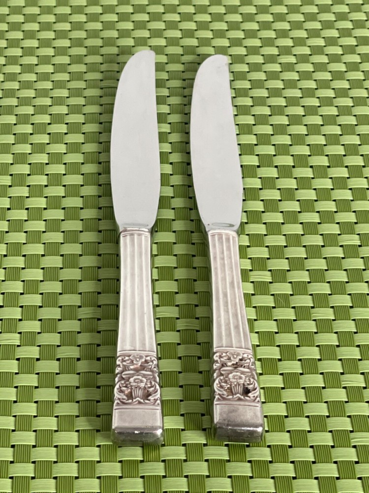 Oneida Community CORONATION Silverplate 2 Dinner Knives 1936 Silverware Flatware
