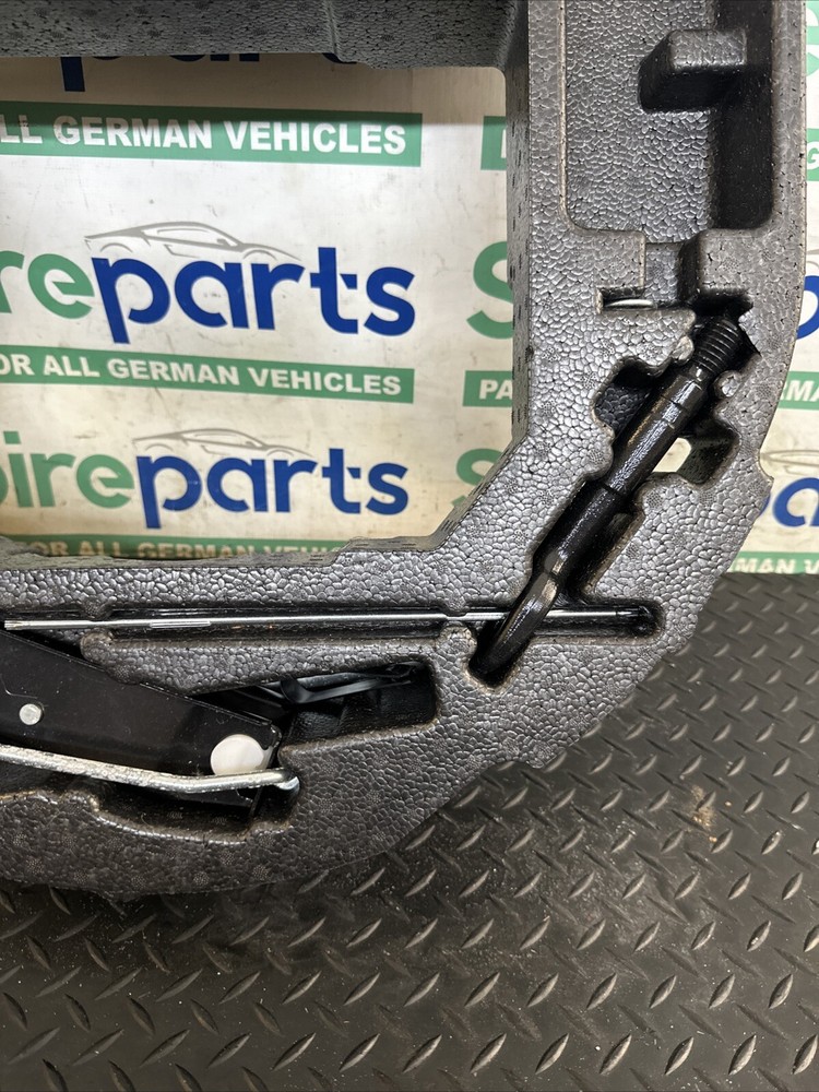 2017 AUDI A1 8X EMERGENCY TYRE KIT