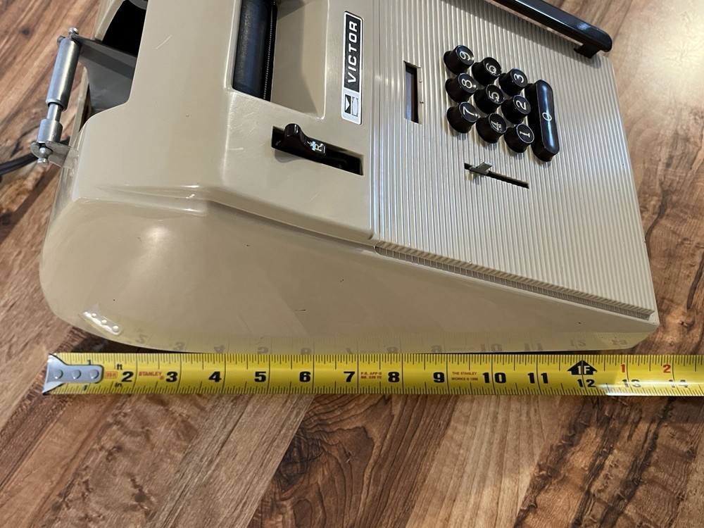 Vintage Victor Comptometer Adding Machine Model 7 82 54