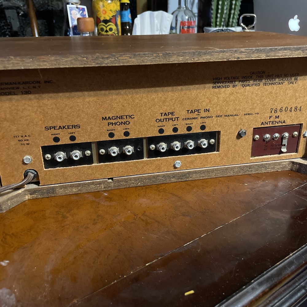 Harman Kardon One Thirty Powers on / Only left channel works