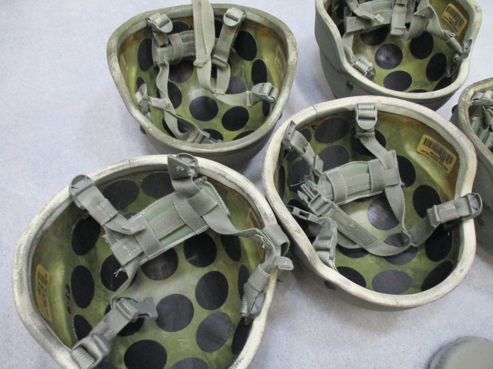 ACH Advanced Combat Helmet Size Medium Foliage Green w/ Pads Chinstrap Ballistic