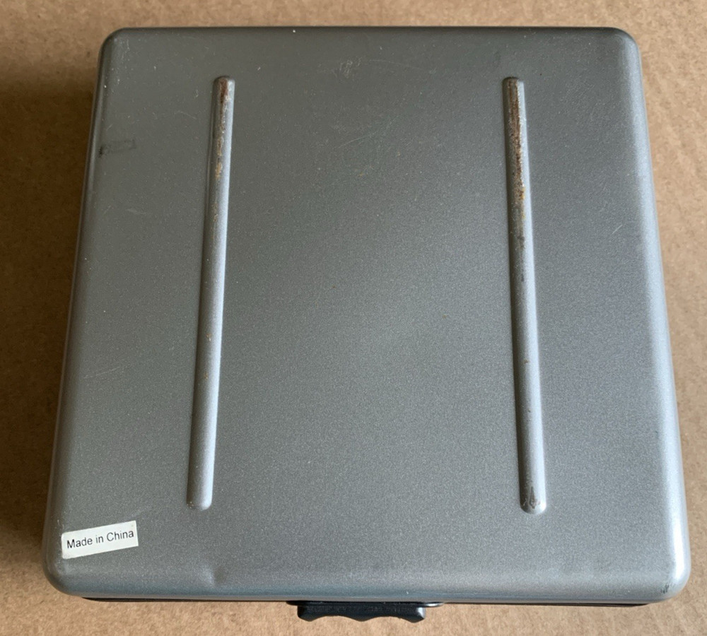 CDProjects Hard Shell Storage Case Metal 12 Sleeves Holds 24 Discs CD Projects