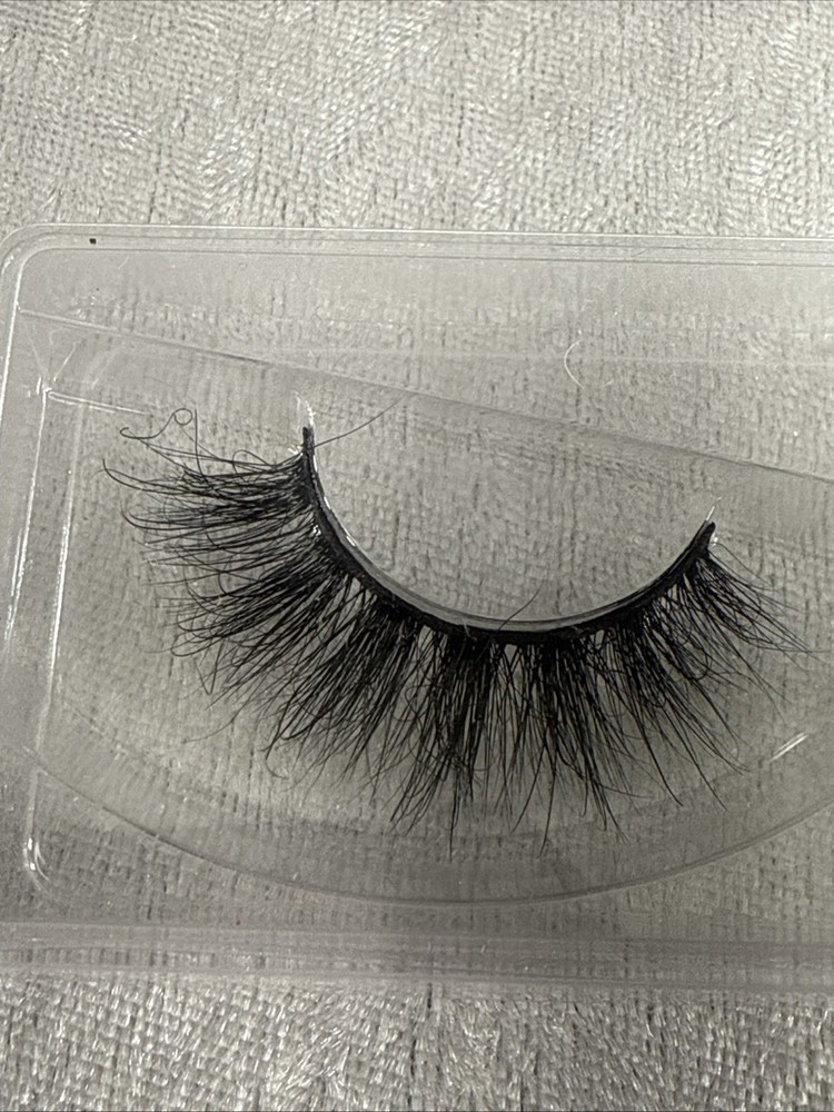 false eyelashes #41A