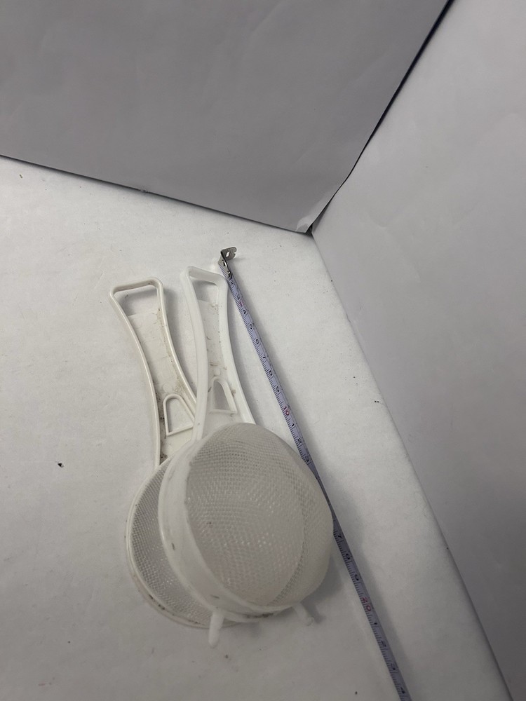 2 White handheld plastic handle sifters