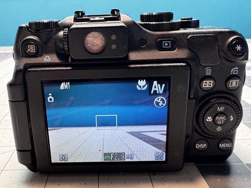 Canon PowerShot G12 10MP Digital Camera (read)