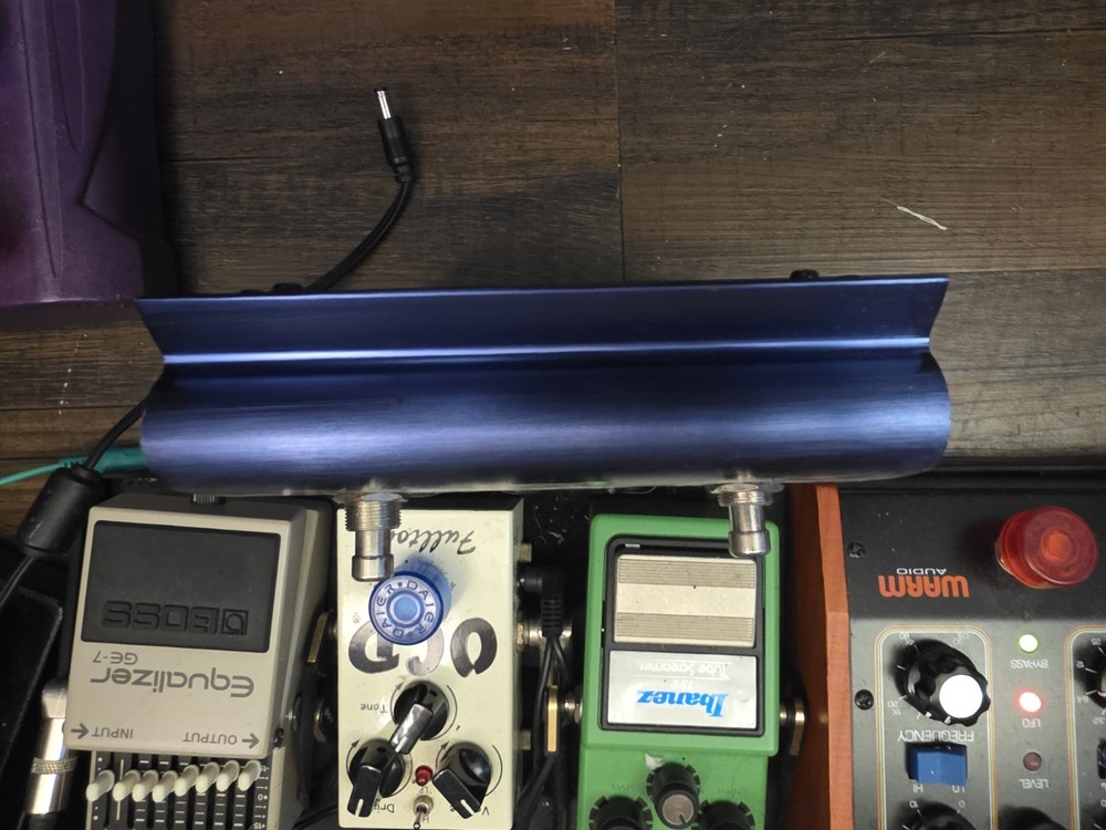 Akai Professional E2 Head Rush Delay/Tape Echo and Looper Effects Pedal Tested!