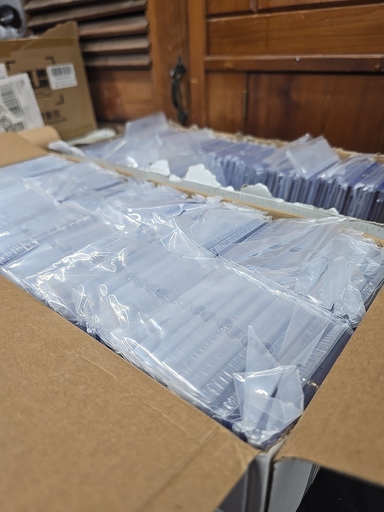 Approx. 150 One Touch 35pt Card Holders