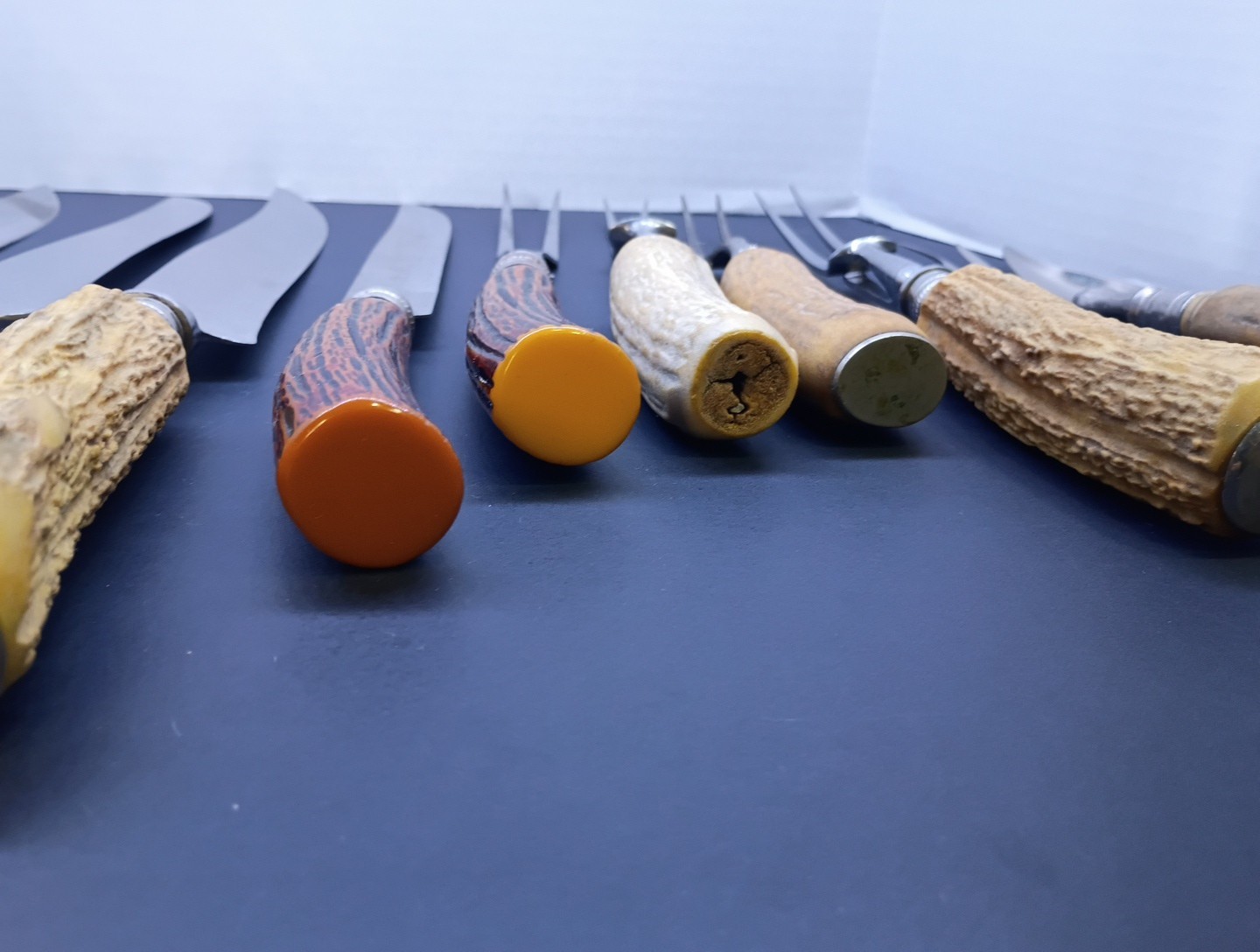 VINTAGE STAG HANDLE MIXED KITCHEN CARVING UTENSILS LOT