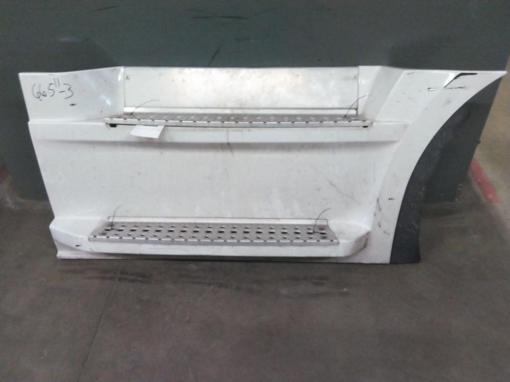 For 2022 FREIGHTLINER CASCADIA 126 SIDE FAIRING Right ,  IL