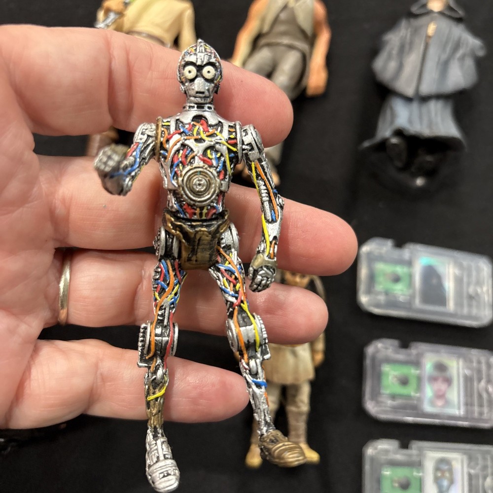 6 Star Wars Figurines & 3 CommTech Chips