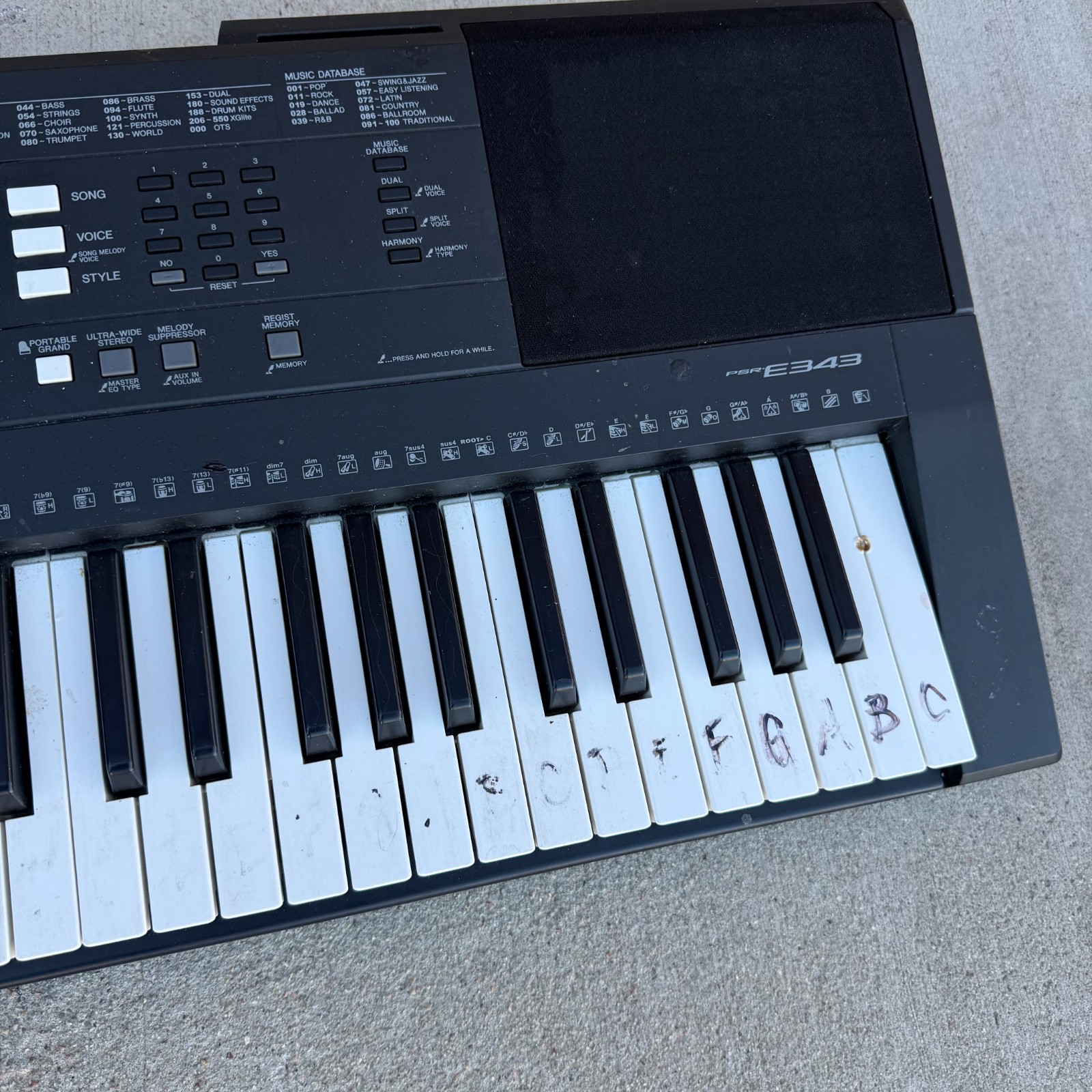 Yamaha PSR-E343 61-Key Portable Digital Keyboard Piano Tested Works no adapter