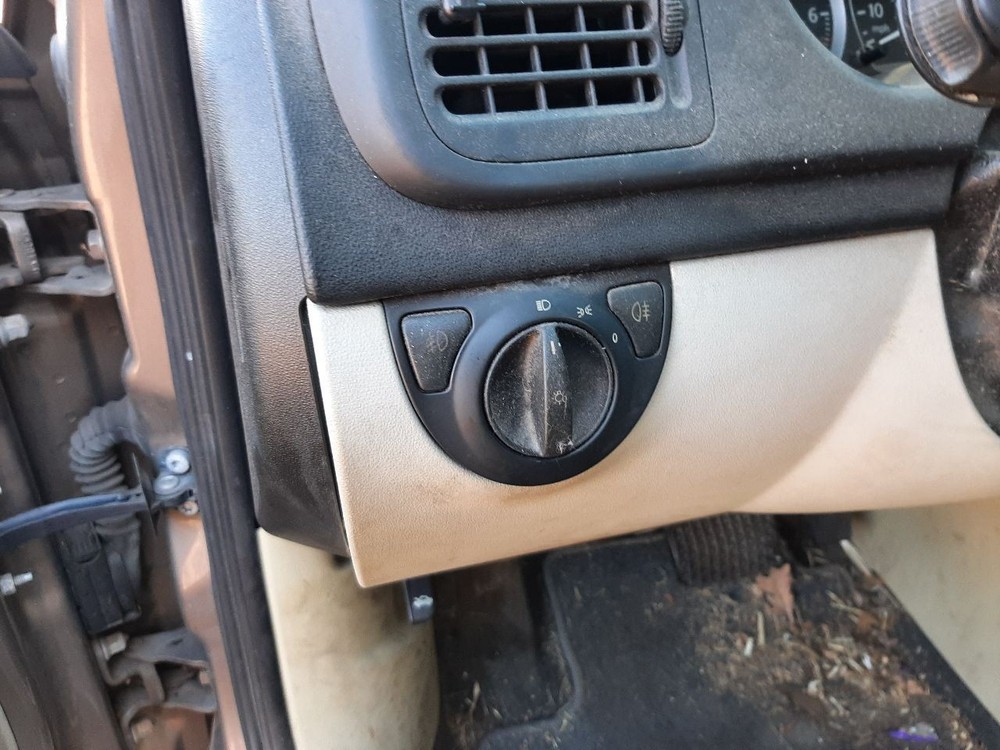 9-3 2004 High Mounted Stop Light 1068772