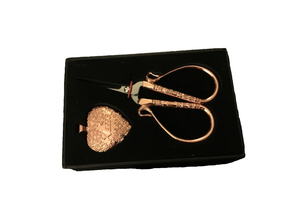 Embroidery scissors & thread cutter gift set by XLASSE’