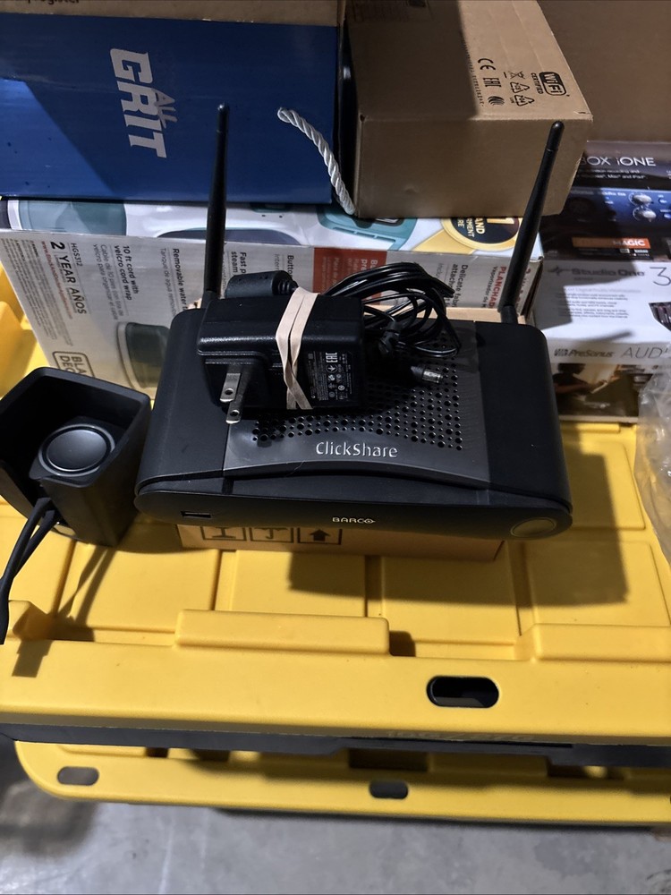 Barco ClickShare CSE-200 Wireless Presentation System With Power - 2 Buttons