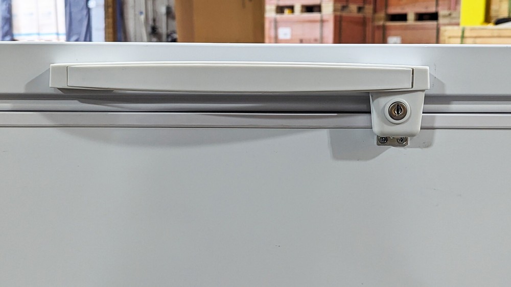 92" Commercial Solid Top Chest Freezer, White NSF CSA
