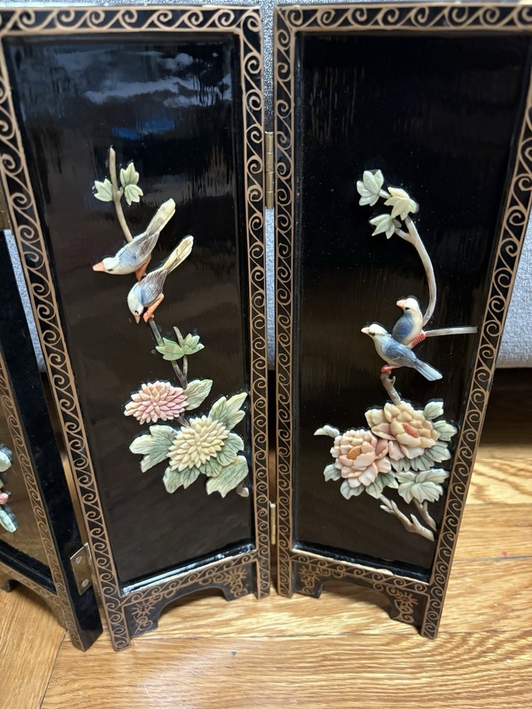 vintage 4-panel Asian lacquer table-top screen soap stone figures