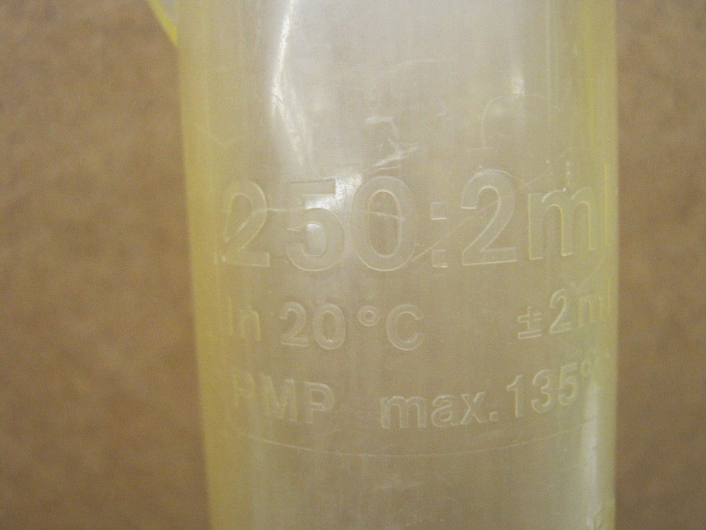PMP 250ml GRADUATED CYLINDER 2ml INCREMENTS