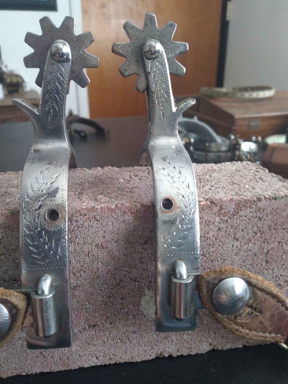 Vintage Crockett Cowboy Western Spurs 9 point rowl