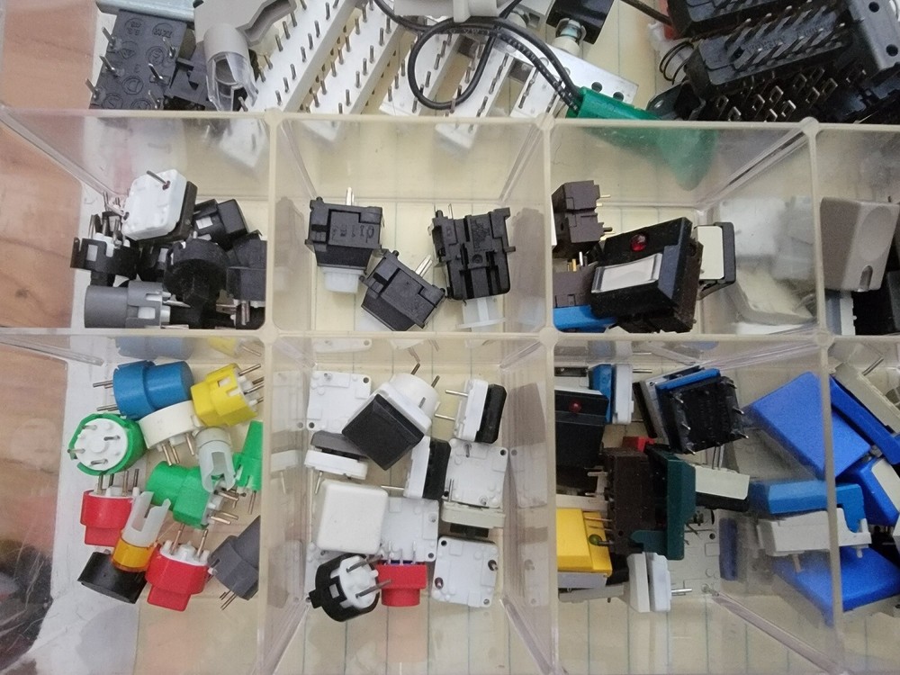 Micro Switches HUGE LOT!!