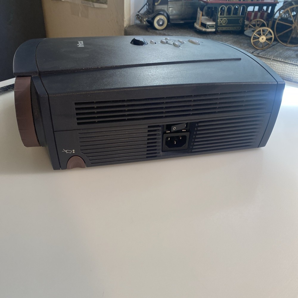 InFocus LP400 800x600 Projector 📽️ Untested Powers 🆙 and runs za3