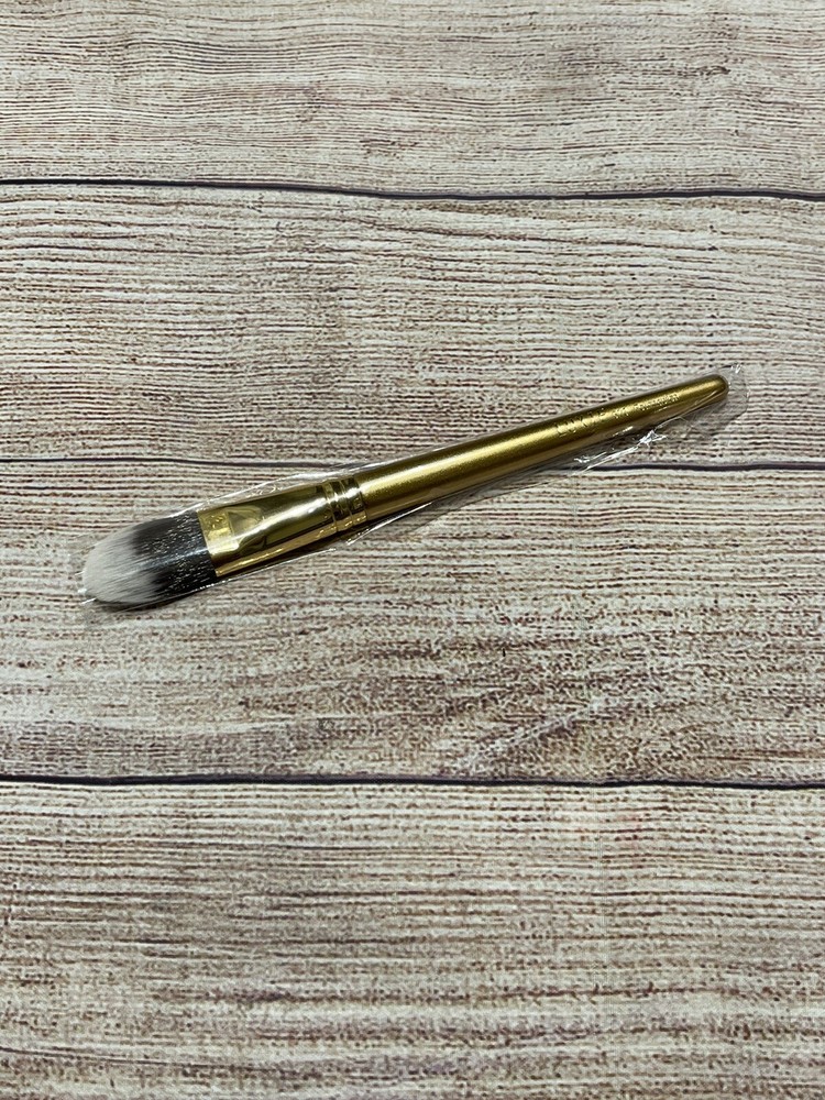 Gold Luxie 510 Foundation Brush