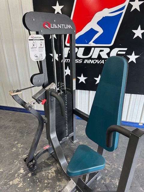 Quantum | Vertical Chest Press